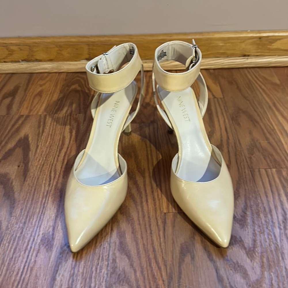 Nine West Nude Leather Ankle Strap Pointed Toe Stiletto Dress Pumps. Size 8